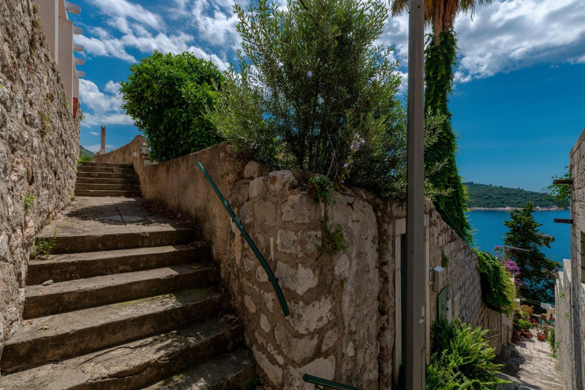 Niva 2- Stunning Sea View 2 Bedroom Appartement *